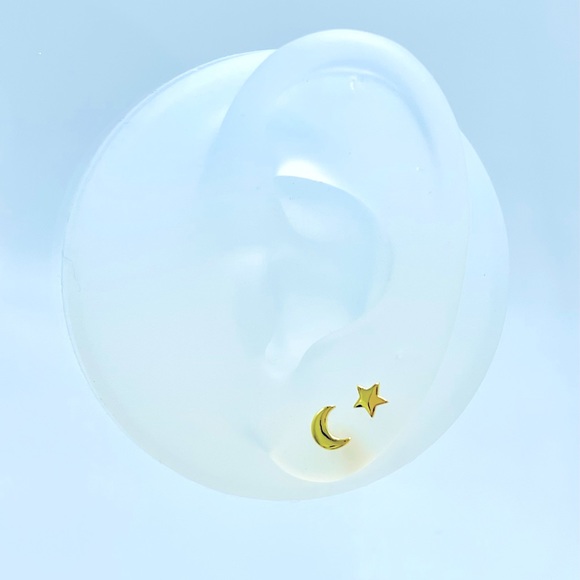 Tiny gold moon stud earrings, 925 sterling stud. Small moon stud. - Picture 5 of 6